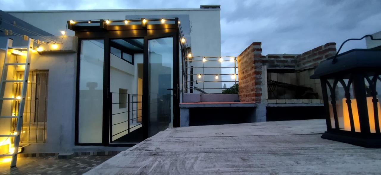 House With Large Terrace, Jacuzzi And Gated Parking For One Car Villa มอนเตวิเดโอ ภายนอก รูปภาพ