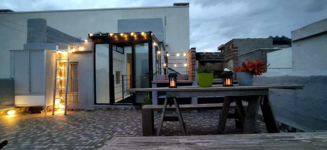 House With Large Terrace, Jacuzzi And Gated Parking For One Car Villa มอนเตวิเดโอ ภายนอก รูปภาพ